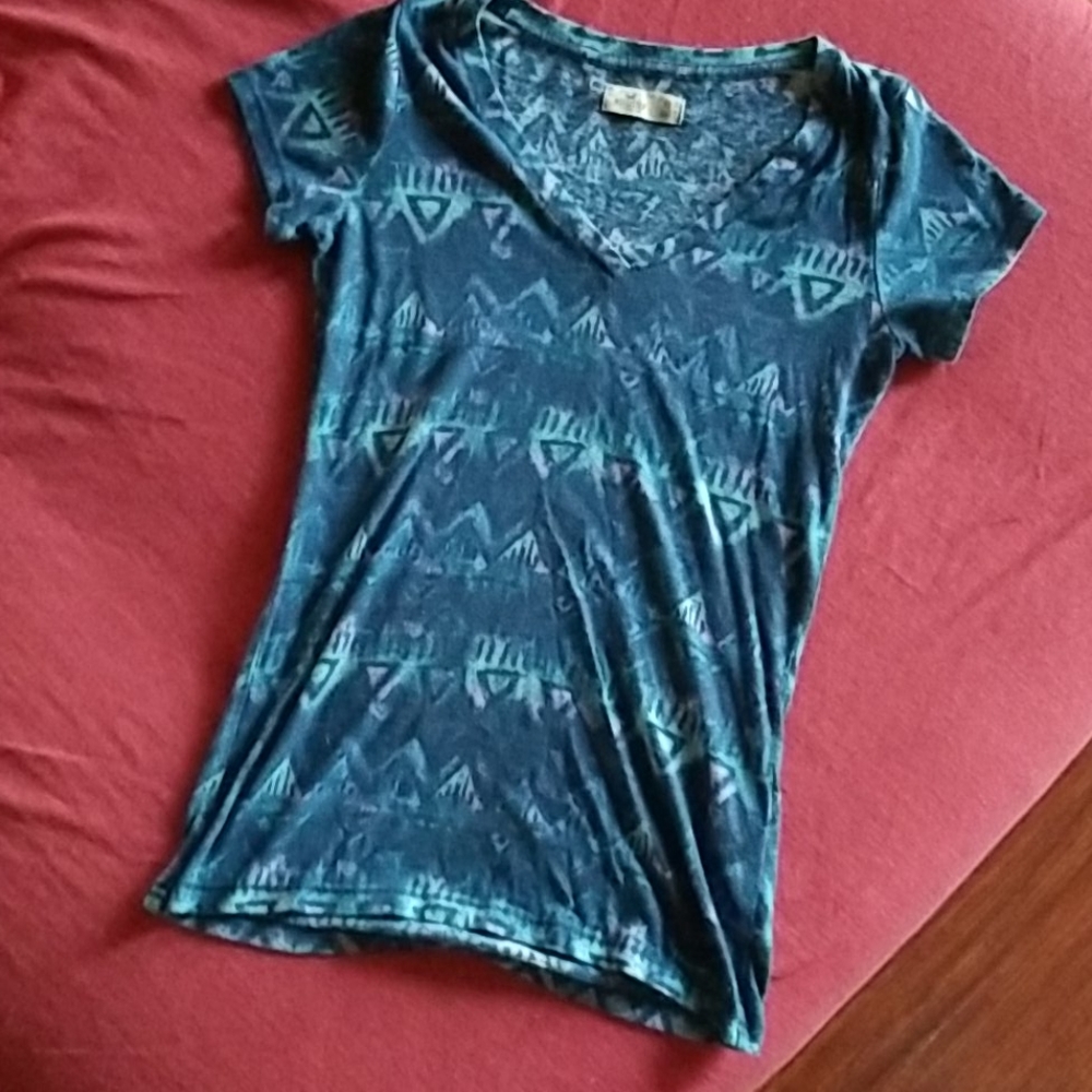 HOLLISTER AZTEC BLUE TSHIRT!
